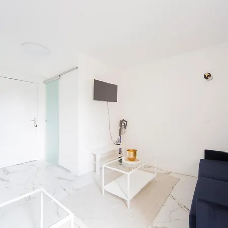 - Luxury Appartement Bussy-Saint-Georges